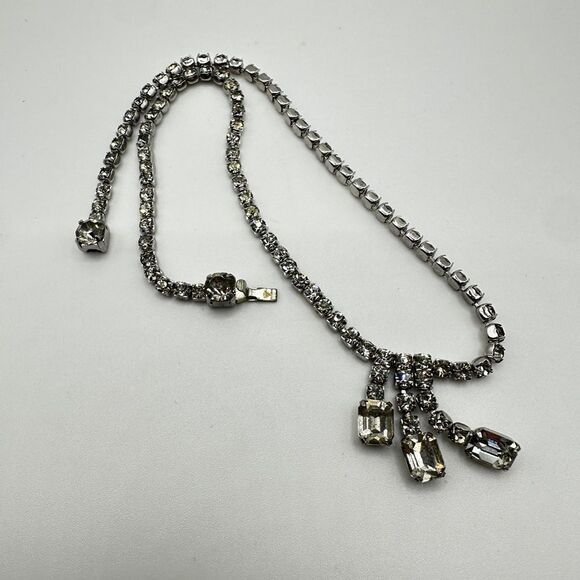 SALE Vintage 15” rhinestone necklace! - Picture 2 of 13